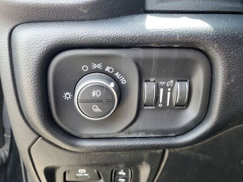 Used 2019 RAM 1500 Big Horn AWD/4WD image 11