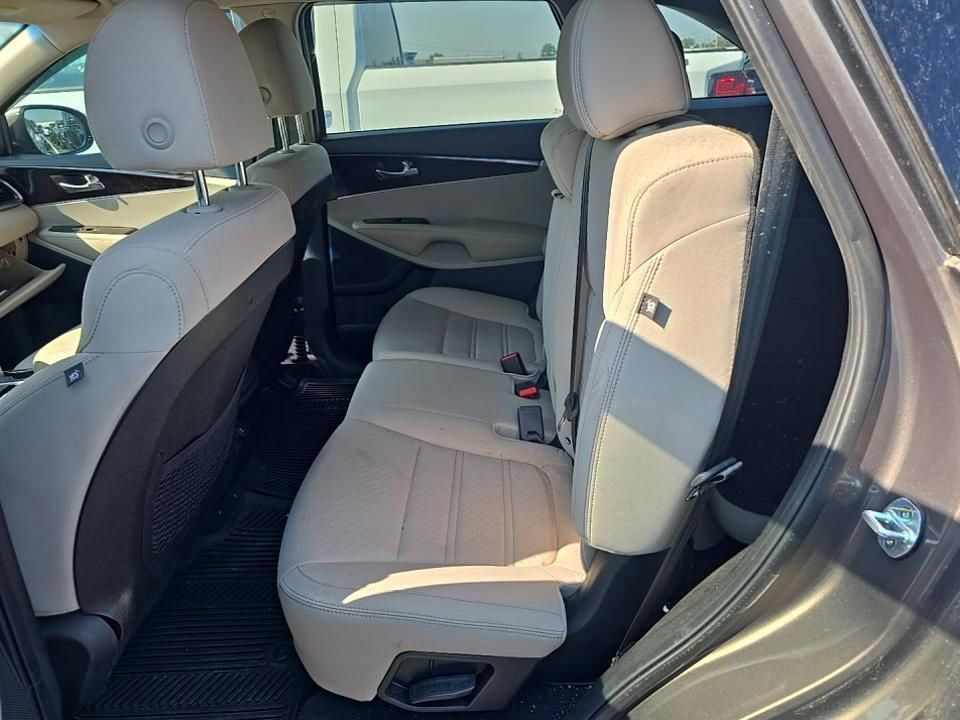 Used 2019 Kia Sorento FWD image 9