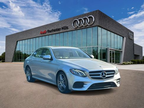 Used 2017 Mercedes-Benz E 300 4MATIC image 7