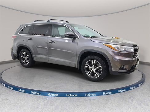 Used 2016 Toyota Highlander XLE image 5