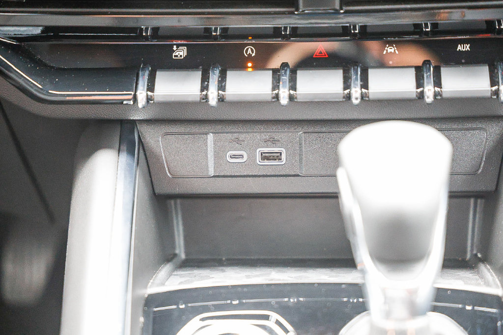 Used 2024 GMC Canyon AT4 w/ AT4 Premium Package AWD/4WD image 32