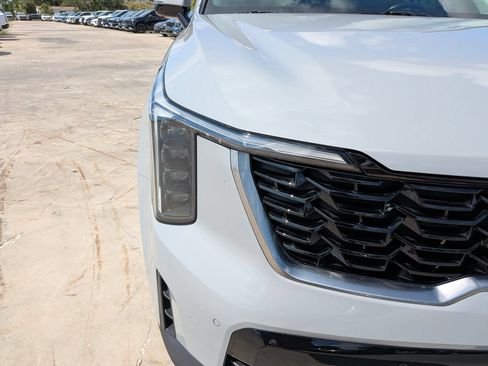 Certified 2025 Kia Sorento SX FWD image 9
