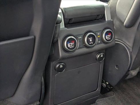 Used 2017 Land Rover Discovery First Edition image 17