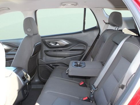 Used 2023 GMC Terrain SLE image 17