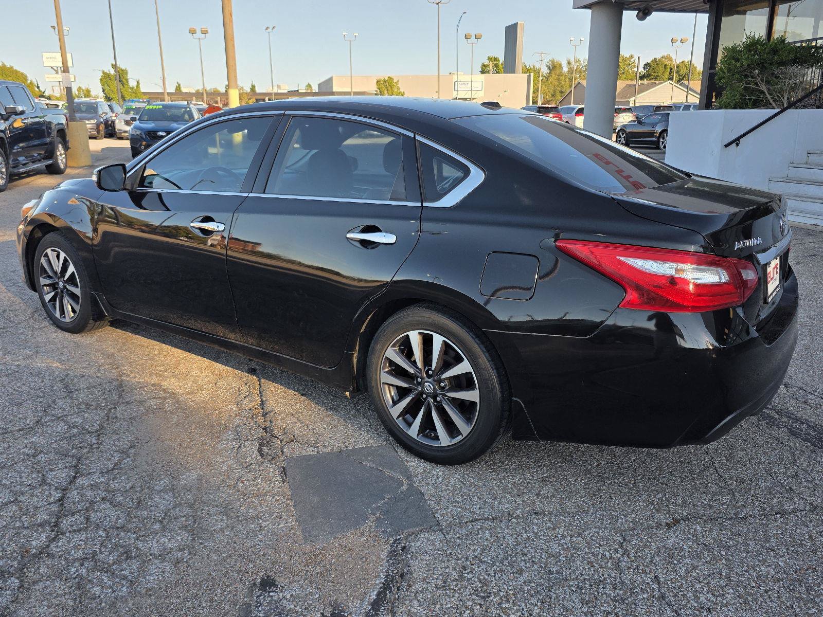 Used 2016 Nissan Altima 2.5 SL w/ 2.5 Technology Package FWD image 6