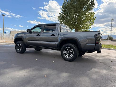 Used 2020 Toyota Tacoma TRD Off-Road AWD/4WD image 9