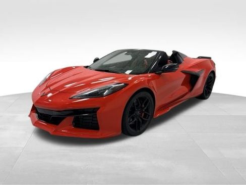 Used 2025 Chevrolet Corvette Z06 RWD image 3