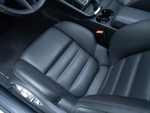 Certified 2025 Porsche Macan image 16