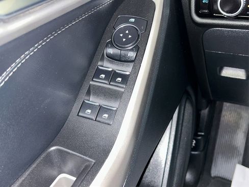 Used 2023 Ford Explorer XLT image 35