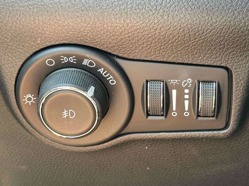Used 2025 Jeep Compass Limited w/ Elite Group AWD/4WD image 19
