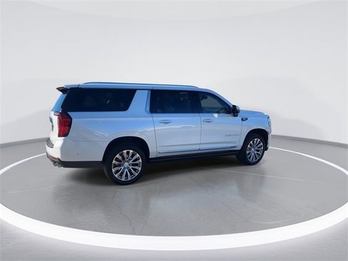 Used 2023 GMC Yukon XL Denali w/ Denali Reserve Package image 7