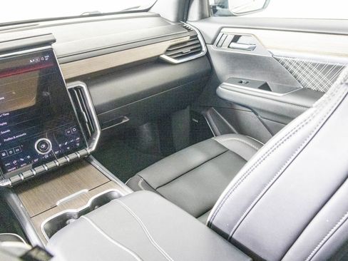 Used 2024 GMC Acadia Denali image 33