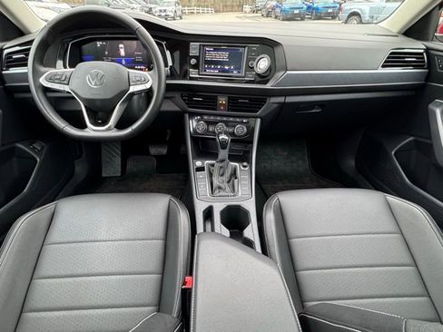 Certified 2023 Volkswagen Jetta SE w/ Panoramic Sunroof Package image 13