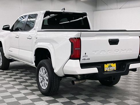 Used 2025 Toyota Tacoma SR5 AWD/4WD image 3