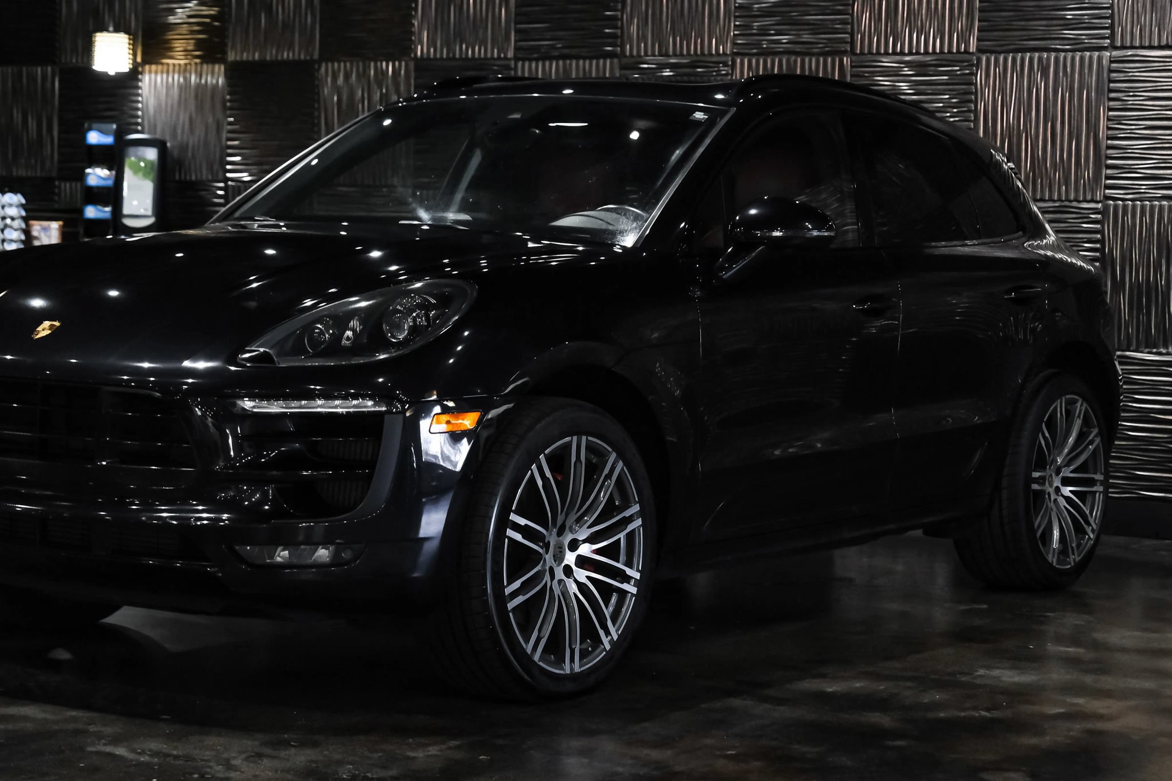 Used 2015 Porsche Macan Turbo AWD/4WD image 9