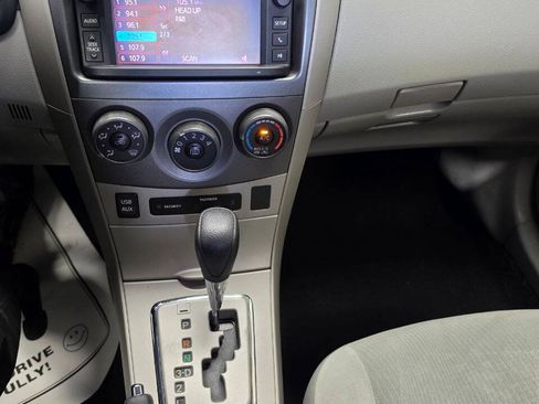 Used 2013 Toyota Corolla LE FWD image 18