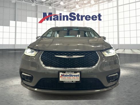Used 2021 Chrysler Pacifica Limited w/ Premium & Safety Sphere Group AWD/4WD image 8