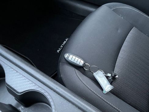 Used 2025 Nissan Altima 2.5 SV image 22