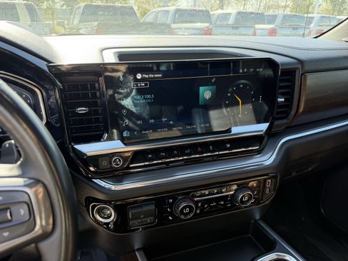 Used 2024 Chevrolet Silverado 1500 High Country w/ High Country Premium Package image 19