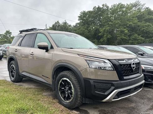 Used 2025 Nissan Pathfinder Rock Creek AWD/4WD image 12