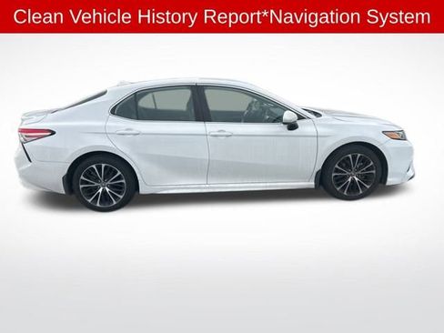 Used 2019 Toyota Camry SE image 4