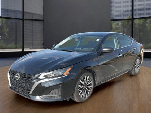 Used 2025 Nissan Altima 2.5 SV image 12