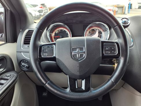 Used 2017 Dodge Grand Caravan SXT FWD image 13