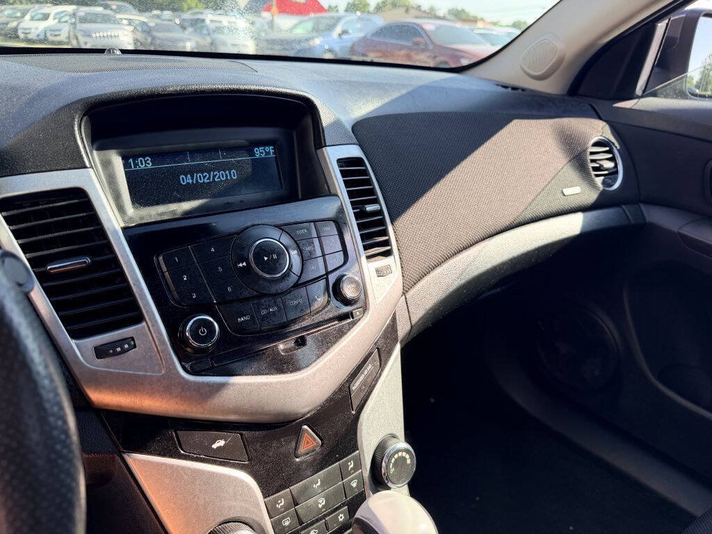 Used 2016 Chevrolet Cruze LT FWD image 9