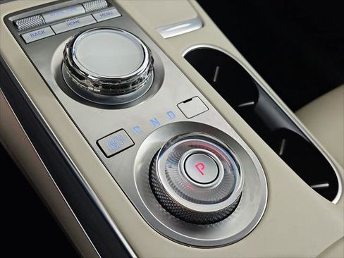 Used 2023 Genesis GV70 2.5T w/ Advanced Package AWD/4WD image 36