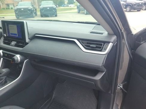 Used 2024 Toyota RAV4 LE AWD/4WD image 7