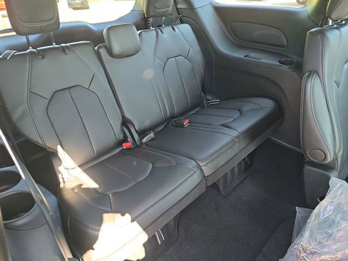 New 2026 Chrysler Pacifica Select FWD image 13