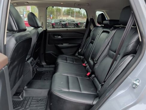 Used 2023 Nissan Rogue SL w/ SL Premium Package image 32