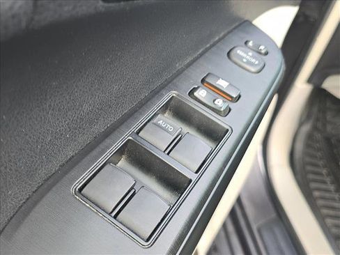 Used 2014 Toyota Camry L image 8