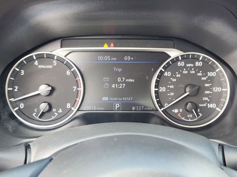Used 2025 Nissan Altima 2.5 SV FWD image 14