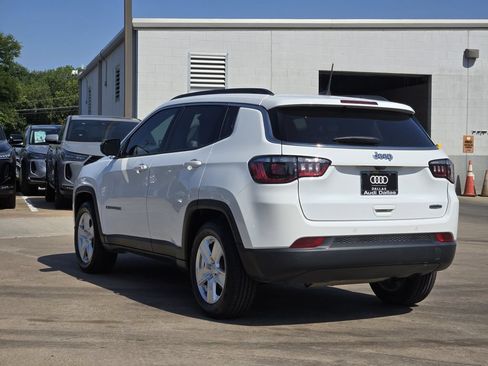 Used 2022 Jeep Compass Latitude w/ Sun and Sound Group FWD image 11