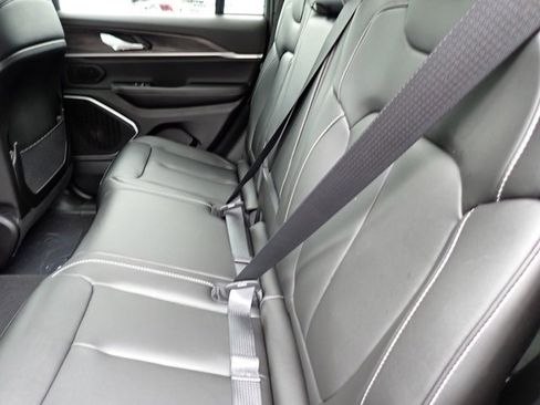 New 2025 Jeep Grand Cherokee Limited w/ Black Appearance Package image 12