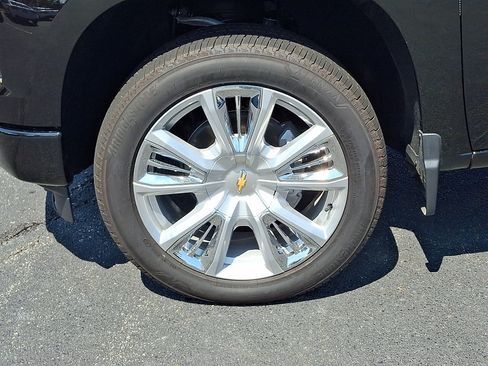 Used 2026 Chevrolet Silverado 1500 High Country w/ High Country Premium Package AWD/4WD image 8