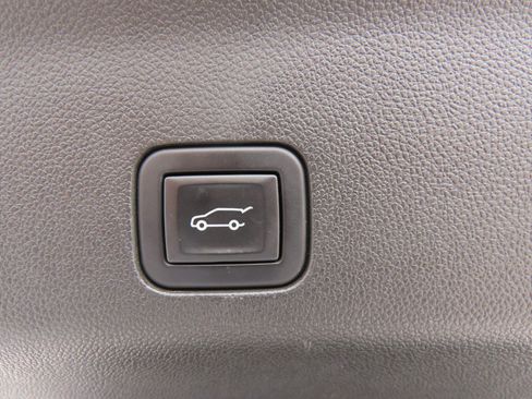 Used 2023 GMC Yukon XL Denali Ultimate AWD/4WD image 13