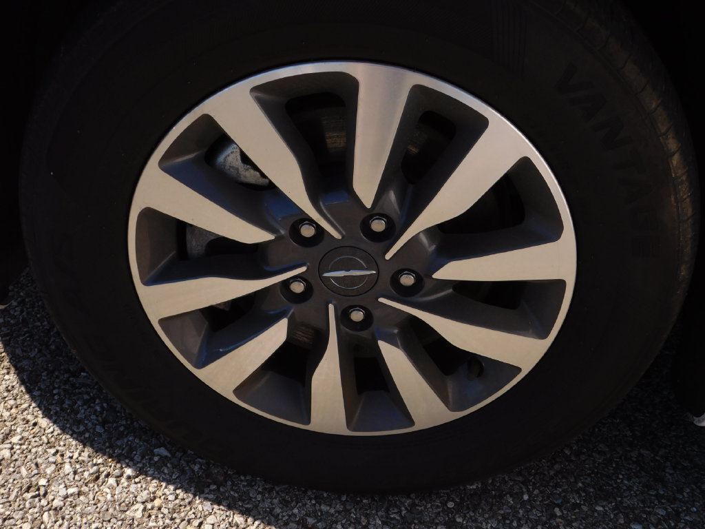 Used 2024 Chrysler Pacifica Limited FWD image 32