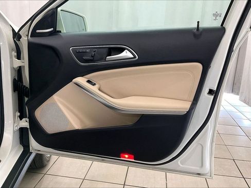 Used 2017 Mercedes-Benz GLA 250 4MATIC image 12