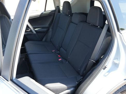 Used 2017 Toyota RAV4 XLE AWD/4WD image 17