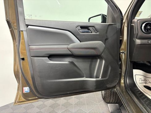 Used 2023 Chevrolet Colorado Z71 AWD/4WD image 21