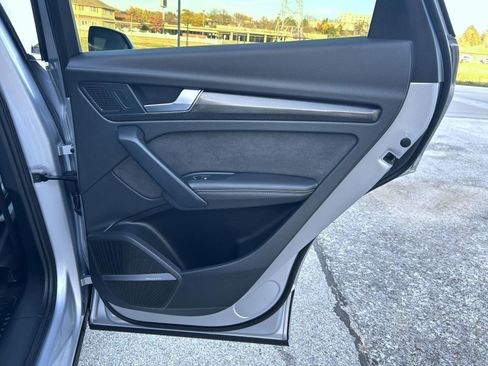 Used 2023 Audi SQ5 Prestige w/ Prestige Package image 18