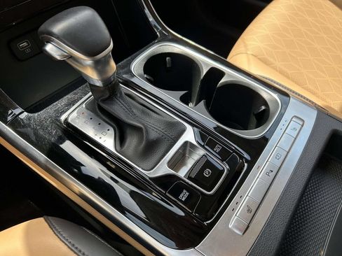 Used 2024 Kia Carnival EX FWD image 24