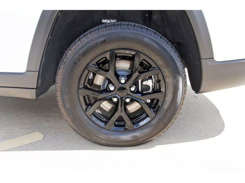Used 2025 Jeep Grand Cherokee L Altitude RWD image 33
