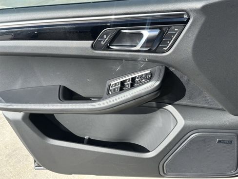 New 2026 Porsche Macan image 15