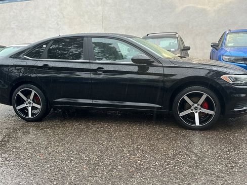 Used 2020 Volkswagen Jetta SE w/ SE Cold Weather Package image 3