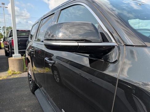 Used 2023 Jeep Wagoneer 4WD w/ Premium Group I image 9