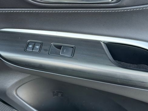 Used 2021 Toyota Venza Limited image 22