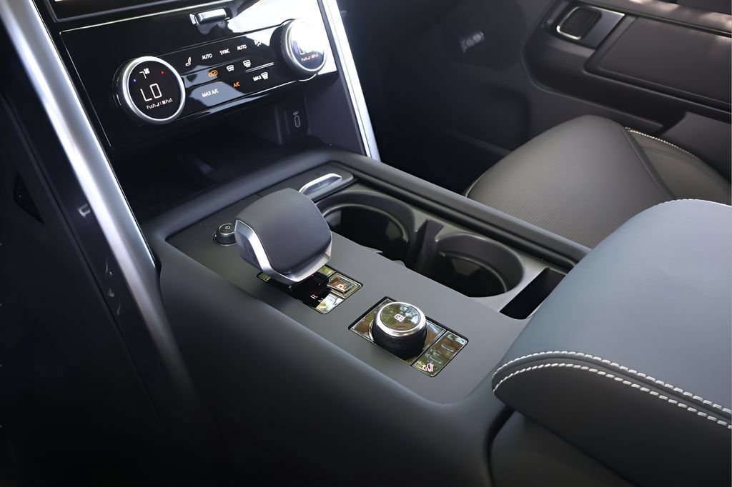New 2026 Land Rover Discovery Dynamic SE AWD/4WD image 26